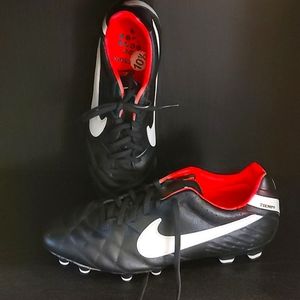 Nike Tiempo indoor/outdoor football (soccer) shoes with non-metal cleates